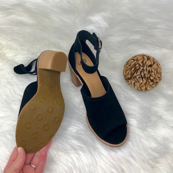 UGG Aja Strap Sandal - Picture 5 of 7